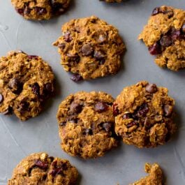 healthy pumpkin chocolate chip oatmeal cookies