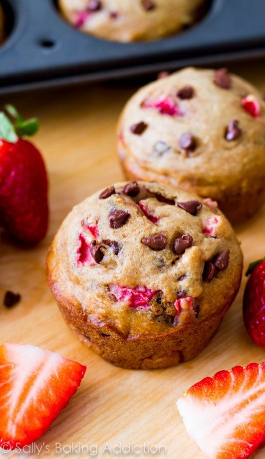 strawberry chocolate chip muffins