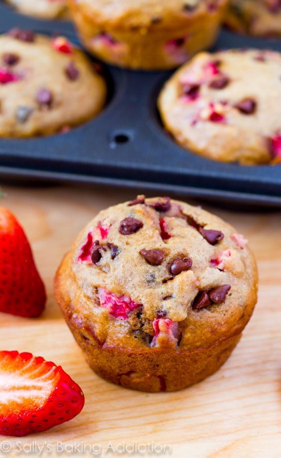 strawberry chocolate chip muffins