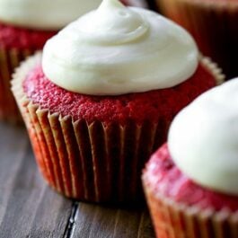 red velvet cupcakes with cream cheese frosting