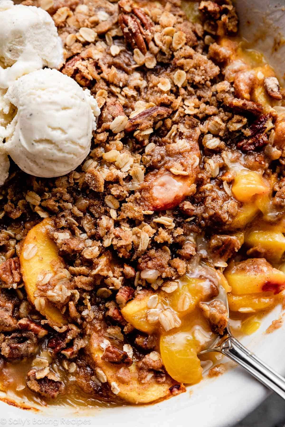 close up of peach crisp.