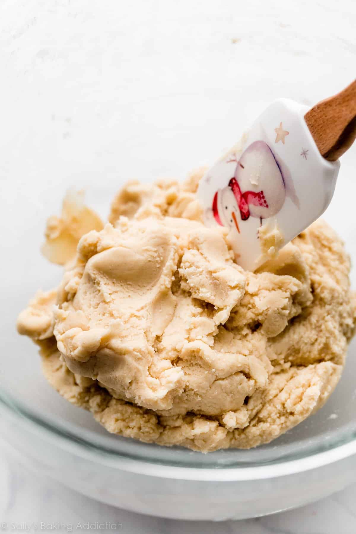 vanilla cookie dough in glass bowl.