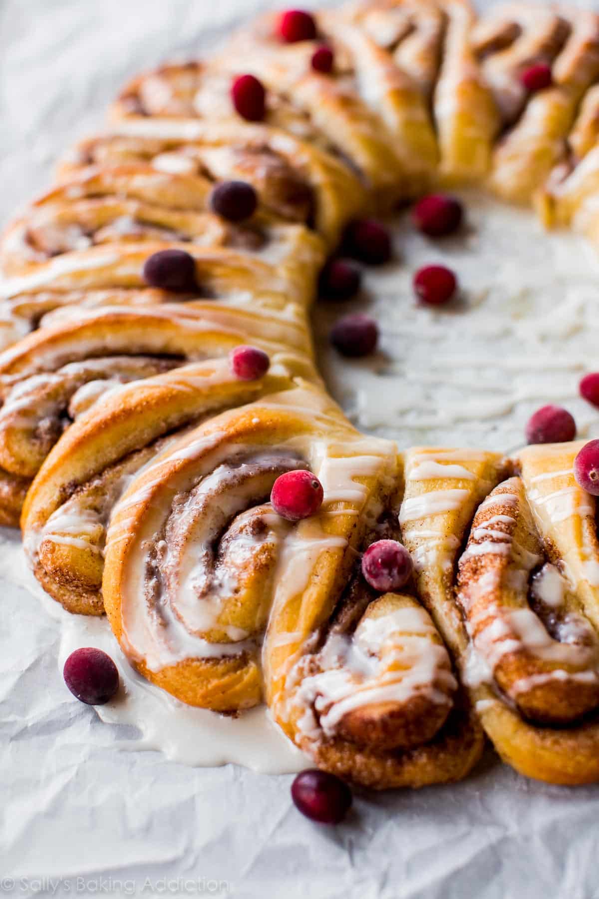 cinnamon roll wreath with vanilla icing
