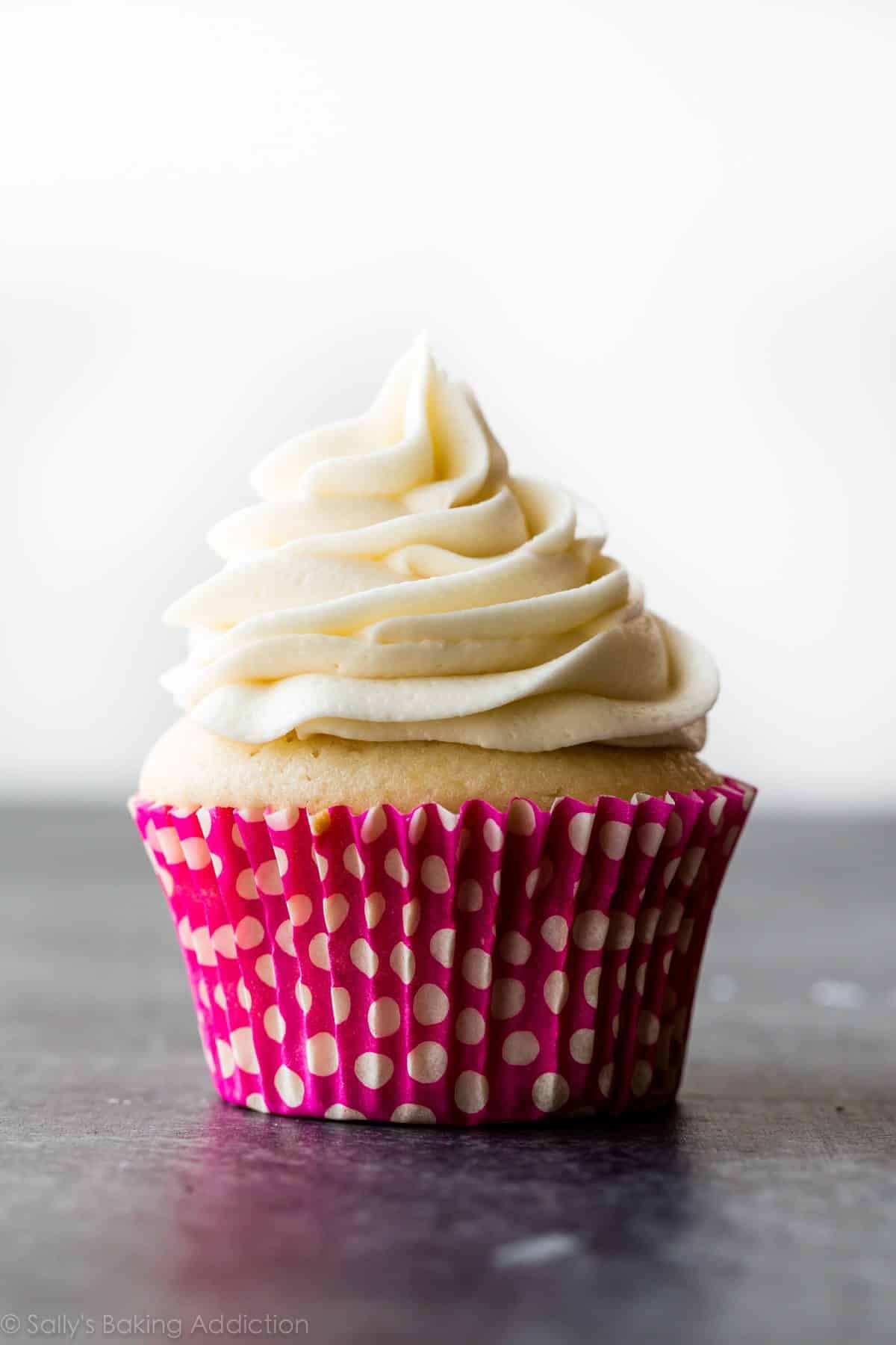 vanilla frosting piped with wilton 1m piping tip