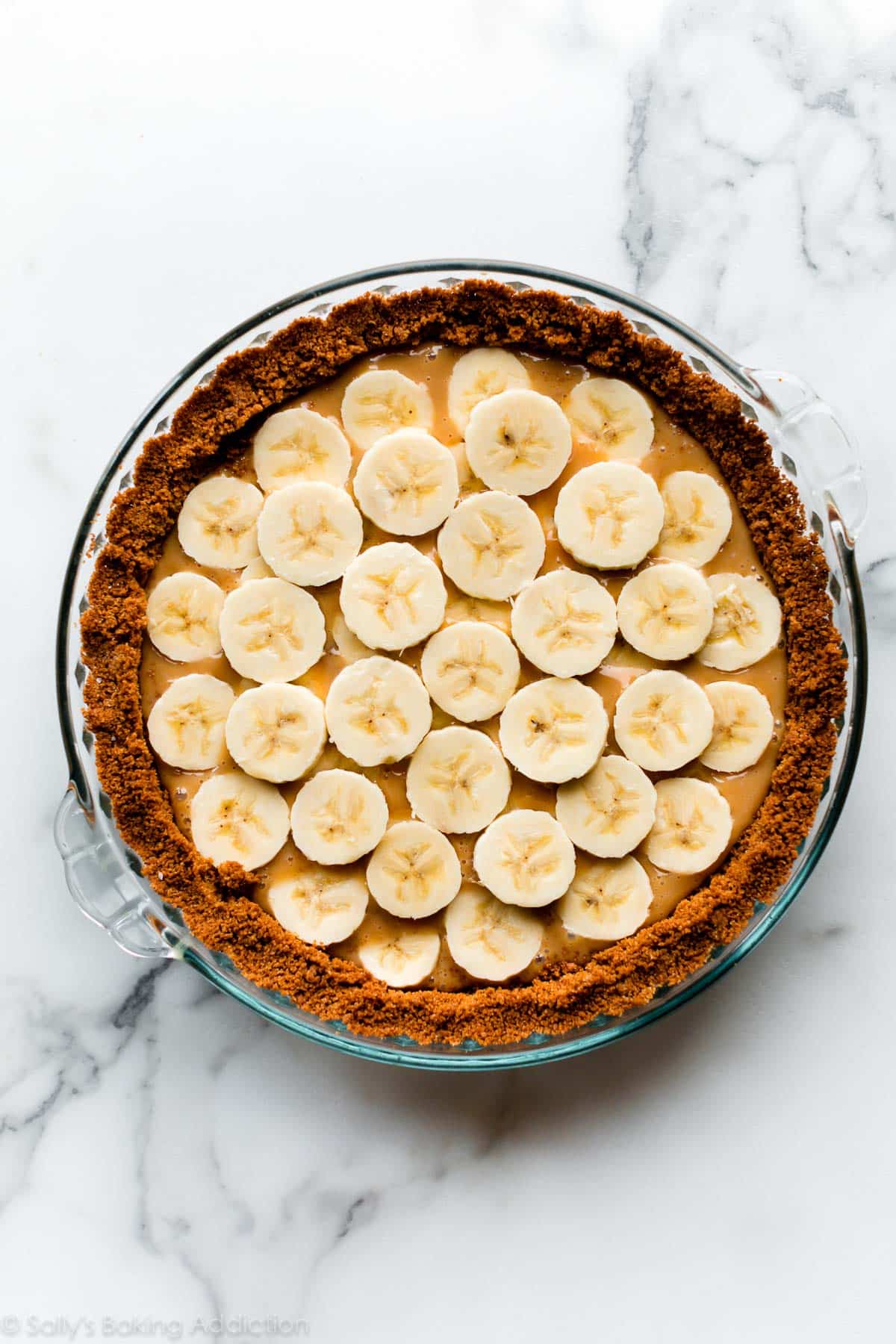 bananas on top of dulce de leche layer